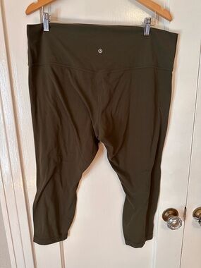 lululemon athletica Women’s Olive Green Cropped Leggings
